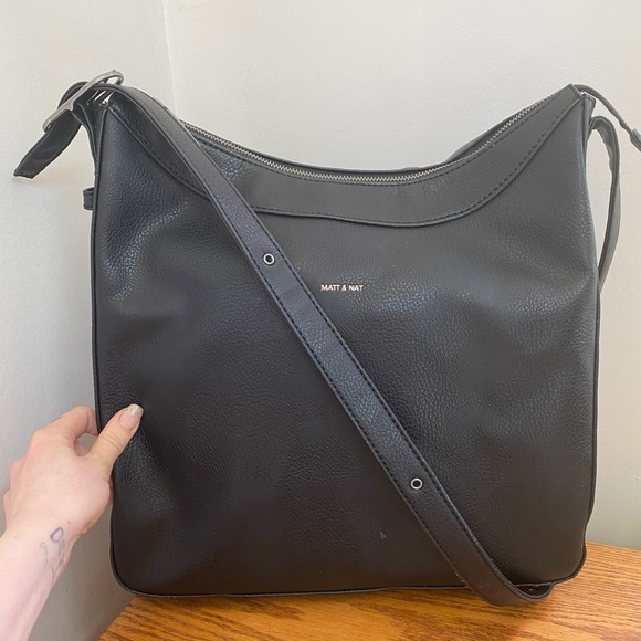 Black Matt & nat shoulder/cross body purse tote - Picture 1 of 6